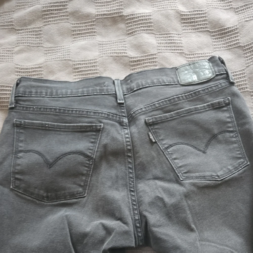 Levi's Charcoal Women's Skinny Jeans - Picture 4 of 12